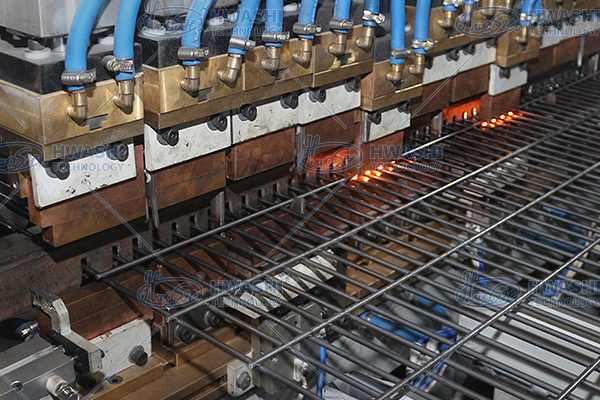 वायर मेष डेक शेल्फ उत्पादन लाइन के लिए उन्नत स्वचालित वायर शेल्फ वेल्डिंग मशीन 6