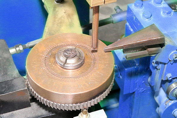 सटीक तार वितरण के साथ आंतरिक अंगूठी के लिए स्वचालित स्पॉट वेल्डिंग मशीन 4