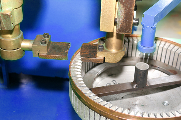 सटीक तार वितरण के साथ आंतरिक अंगूठी के लिए स्वचालित स्पॉट वेल्डिंग मशीन 6