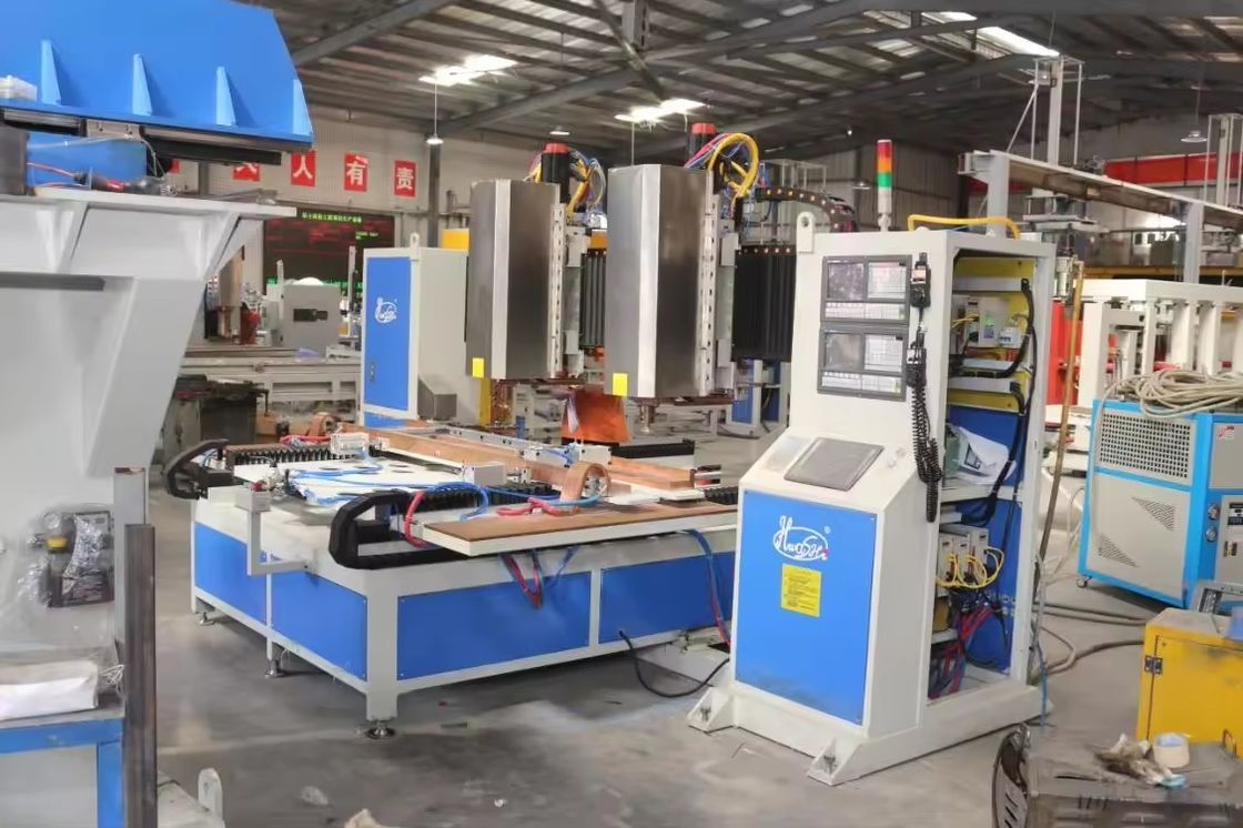 8-10 वर्ष सेवा जीवन 220V/380V बिजली की आपूर्ति के लिए दरवाजा पैनल स्पॉट वेल्डर और टिकाऊ