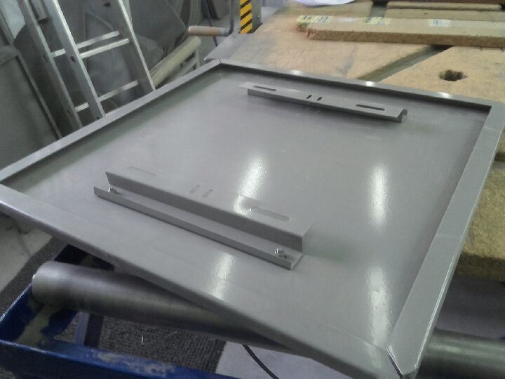 Hwashi सुरक्षा स्टेनलेस शीट डोर प्लेट मल्टी-पॉइंट ऑटोमैटिक मोबाइल टाइप स्पॉट वेल्डिंग मशीन, शीट मेटल वेल्डर